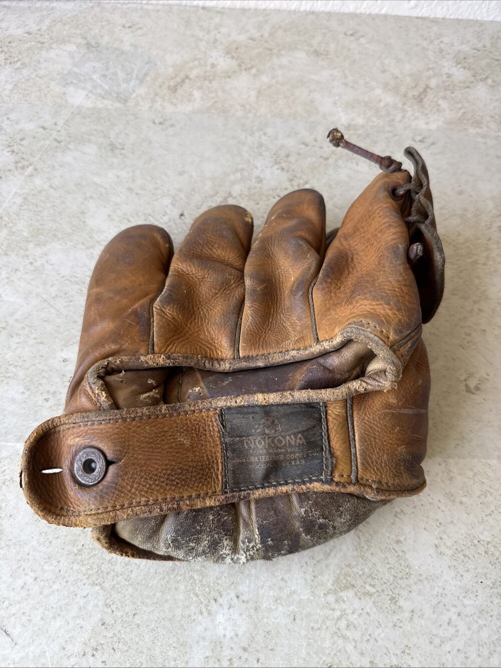 1930’s NOKONA DOUBLE TUNNEL WEB FIELDERS GLOVE